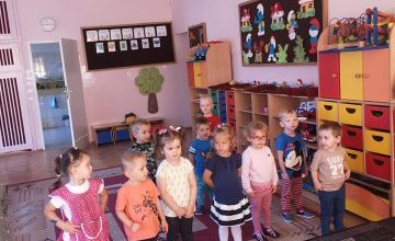  Nasze pierwsze wspólne zabawy-dzieci z grupy "Smerfy"