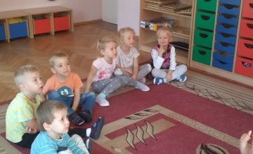 Bezpieczne Smerfy na ulicy.