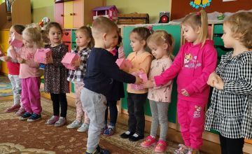 Dzień Kobiet w grupie Krasnali