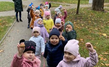 Jesienne spotkanie z wiewiórką- Smerfy 