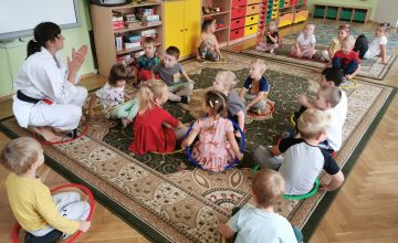 Zajęcia ruchowe z elementami karate - Pszczółki