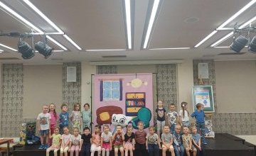 Misie w bibliotece na spotkaniu z Kicią Kocią