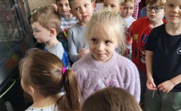 Poznajemy zawód kucharki – kulinarna przygoda w grupie „Pszczółki