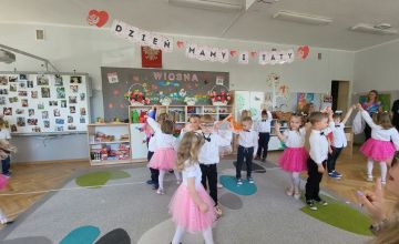 Dzień Mamy i Taty w grupie “Pszczółek”