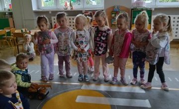 Krasnale poznają zasady ruchu pieszych