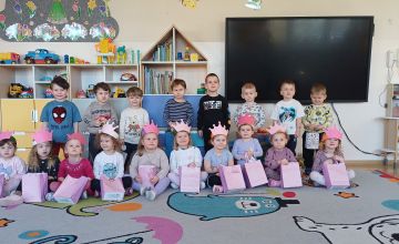 Dzień Kobiet oraz o zawodzie kucharki w grupie Smerfy
