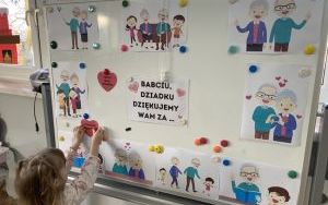 Dzień Babci i Dziadka w grupie Pszczółki  (14)