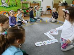 Słoneczka znają zasady bezpiecznej zabawy w zimie (3)