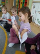 Słoneczka znają zasady bezpiecznej zabawy w zimie (8)