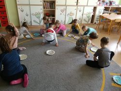 Słoneczka znają zasady bezpiecznej zabawy w zimie (11)