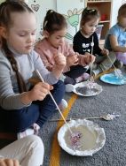 Słoneczka znają zasady bezpiecznej zabawy w zimie (1)
