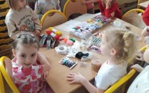 Misie poznają pracę krawcowej (9)