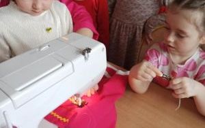 Misie poznają pracę krawcowej (8)