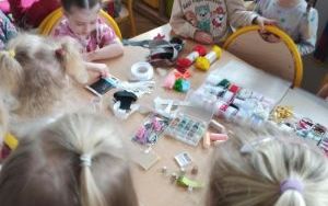 Misie poznają pracę krawcowej (13)