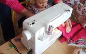 Misie poznają pracę krawcowej (16)