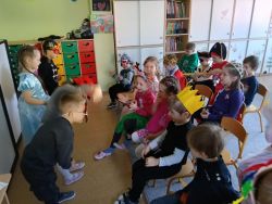 Dzień Teatru w Słoneczkach (8)