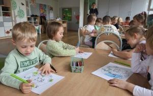 Pszczółki dbają o naszą planetę (4)