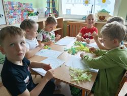 Ziemia w rękach dzieci (3)