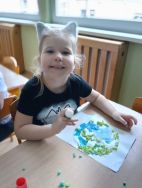 Ziemia w rękach dzieci (5)