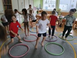 Ziemia w rękach dzieci (10)