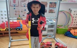 Zuchy poznają zawód dzielnego strażaka (9)