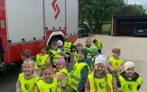 Pszczółki poznają zawód strażaka (7)