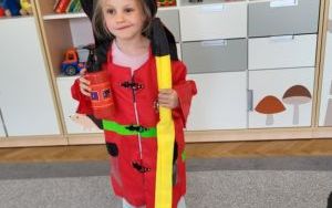 Pszczółki poznają zawód strażaka (4)