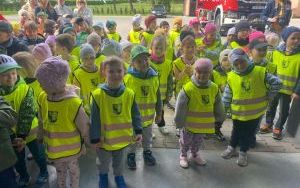 Pszczółki poznają zawód strażaka (6)