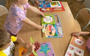 „Pszczółki” w świecie książek  (9)