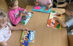 „Pszczółki” w świecie książek  (6)