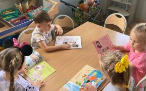 „Pszczółki” w świecie książek  (1)