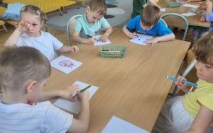 Pszczółki poznają łąkę (2)
