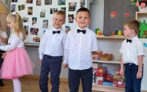 Dzień Mamy i Taty w grupie “Pszczółek” (13)