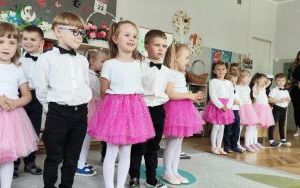 Dzień Mamy i Taty w grupie “Pszczółek” (8)