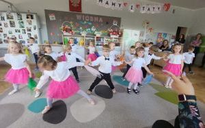 Dzień Mamy i Taty w grupie “Pszczółek” (4)