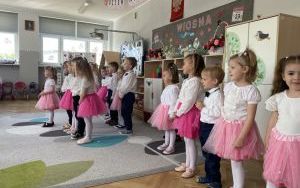 Dzień Mamy i Taty w grupie “Pszczółek” (5)
