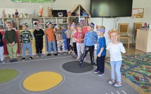 Krasnale poznają „dzieci świata" (10)
