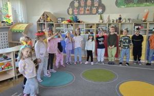 Krasnale poznają „dzieci świata" (9)