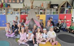 Krasnale poznają „dzieci świata" (8)