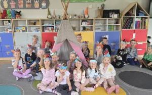 Krasnale poznają „dzieci świata" (7)