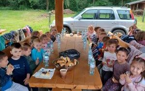 Smerfy na wycieczce w lesie (1)