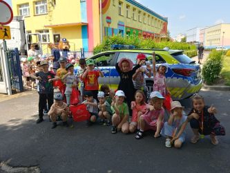 Słoneczka poznają pracę kierowcy ciężarówki (16)