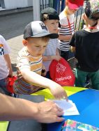 Słoneczka poznają pracę kierowcy ciężarówki (5)