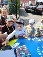 Słoneczka poznają pracę kierowcy ciężarówki (10)