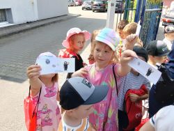 Słoneczka poznają pracę kierowcy ciężarówki (16)