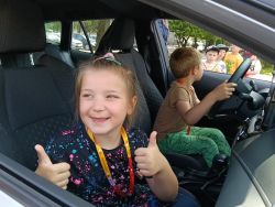 Słoneczka poznają pracę kierowcy ciężarówki (3)