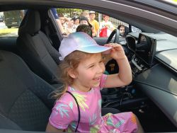 Słoneczka poznają pracę kierowcy ciężarówki (10)