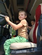 Słoneczka poznają pracę kierowcy ciężarówki (11)