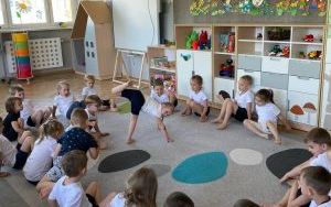 „Oleśnickie Bystrzaki”- zajęcia ruchowe i rytmiczne w grupie Pszczółki (10)