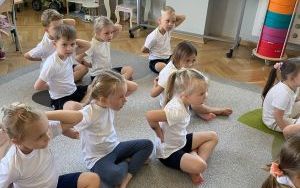 „Oleśnickie Bystrzaki”- zajęcia ruchowe i rytmiczne w grupie Pszczółki (8)